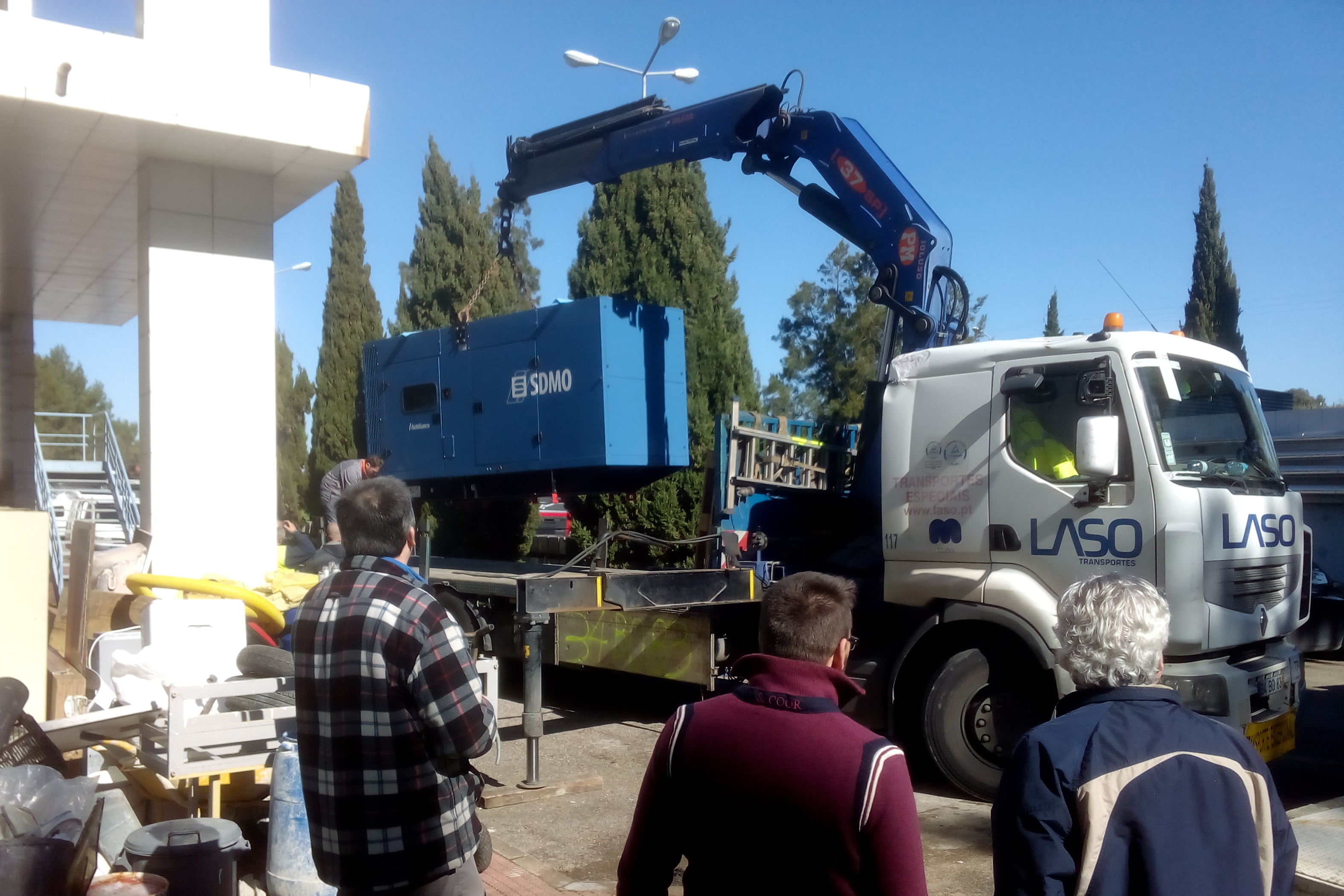Chegada do grupo Gerador de 175 kVA às instalações.