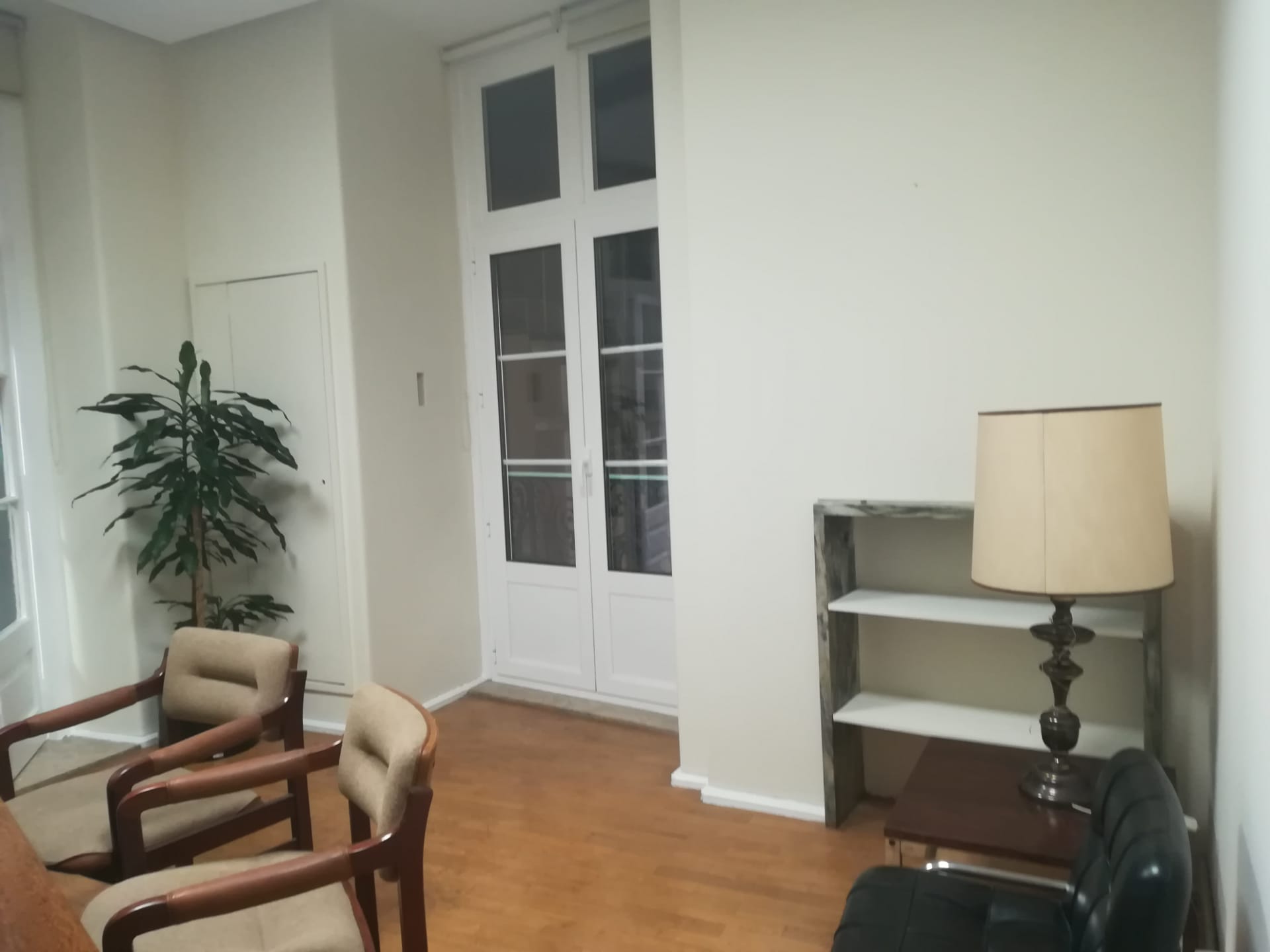 Pormenor da porta reparada.